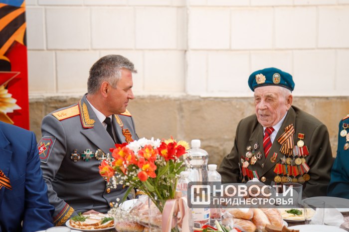 Глава государства пообщался с ветеранами на землянке в Тирасполе