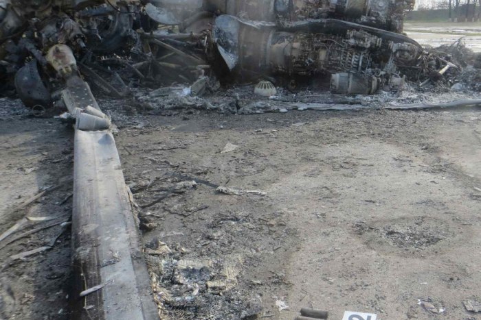 Опубликованы фотографии фрагментов дрона, которым взорвали вертолёт в Тирасполе