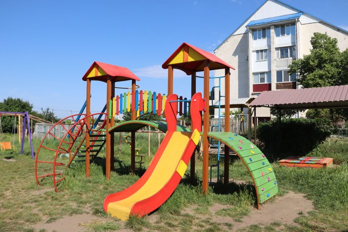 Новая детская площадка появилась на улице Геологов в Дубоссарах 