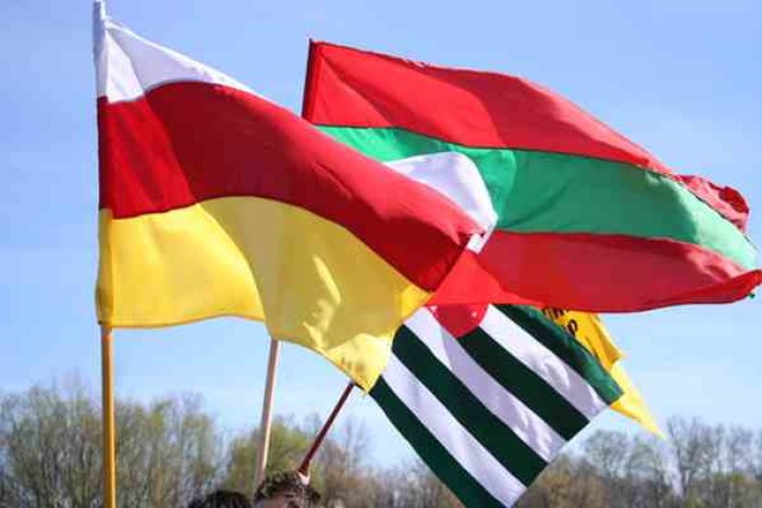 Президенты Южной Осетии и Абхазии направили поздравления по случаю дня рождения Вадима Красносельского