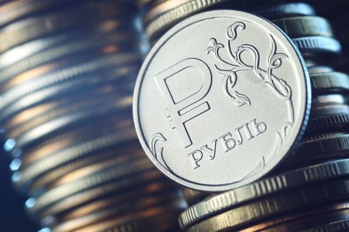 В России установили официальный курс валют на уровне 66,7 рубля