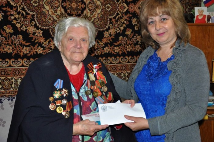 Каменским ветеранам передали поздравления от Посольства России в РМ
